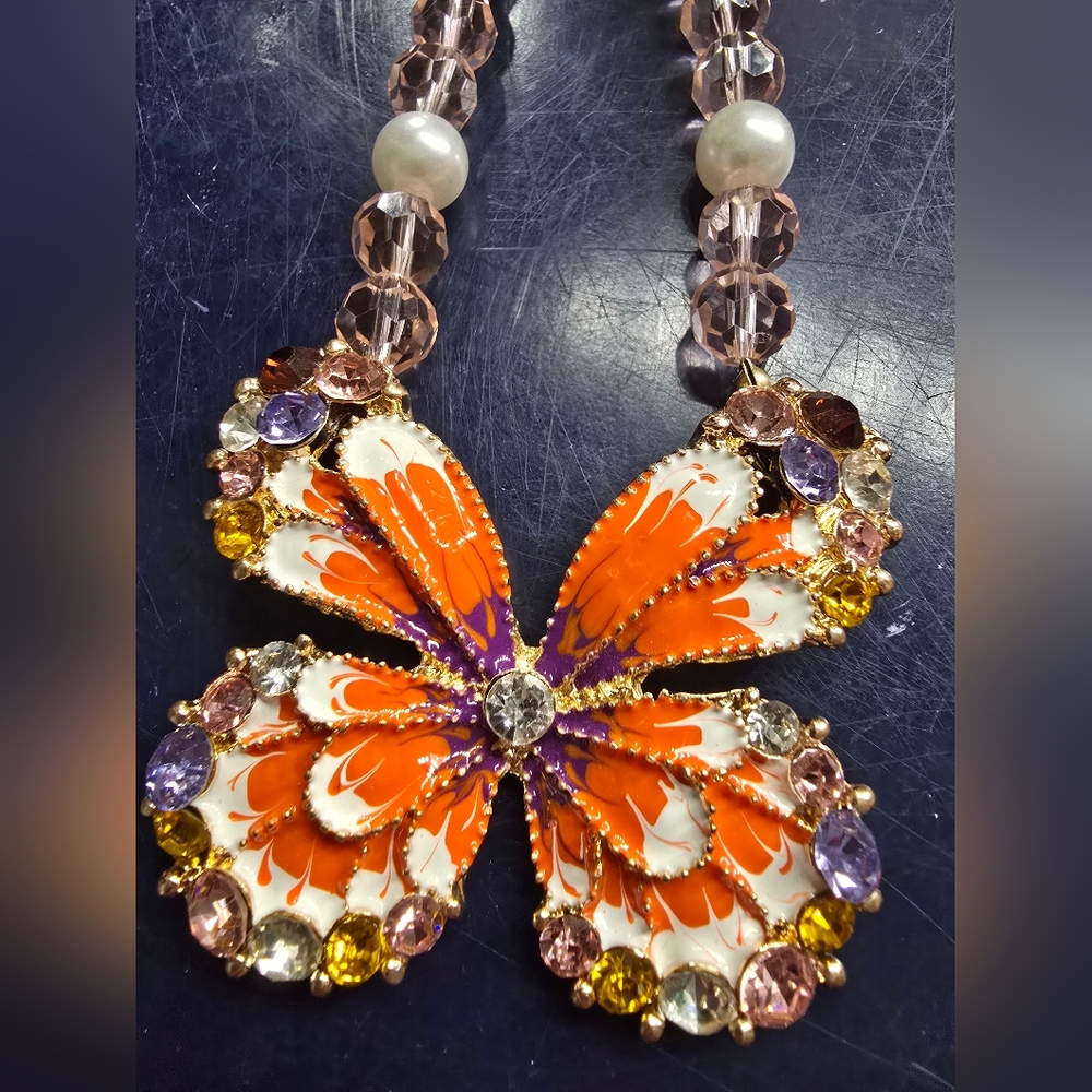 Beautiful Butterfly Rhinestone Necklace - Picture 5 of 7